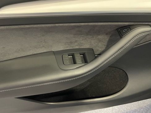 Used 2023 Tesla Model Y 2WD image 23