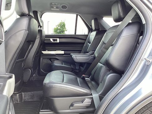 Used 2021 Ford Explorer XLT w/ Equipment Group 202A image 11