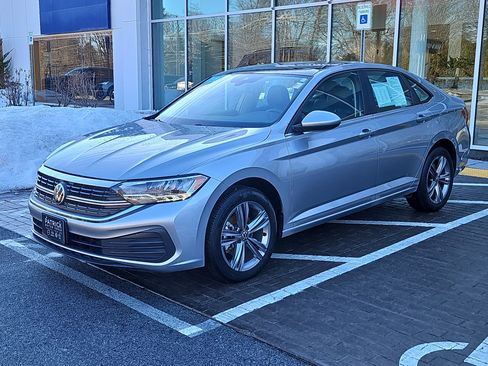 Certified 2023 Volkswagen Jetta SE w/ Panoramic Sunroof Package image 22