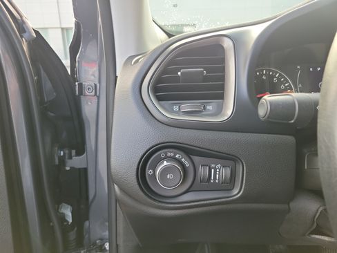 Used 2023 Jeep Renegade Latitude w/ Premium Group AWD/4WD image 20