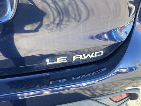 Used 2020 Toyota Highlander LE image 7