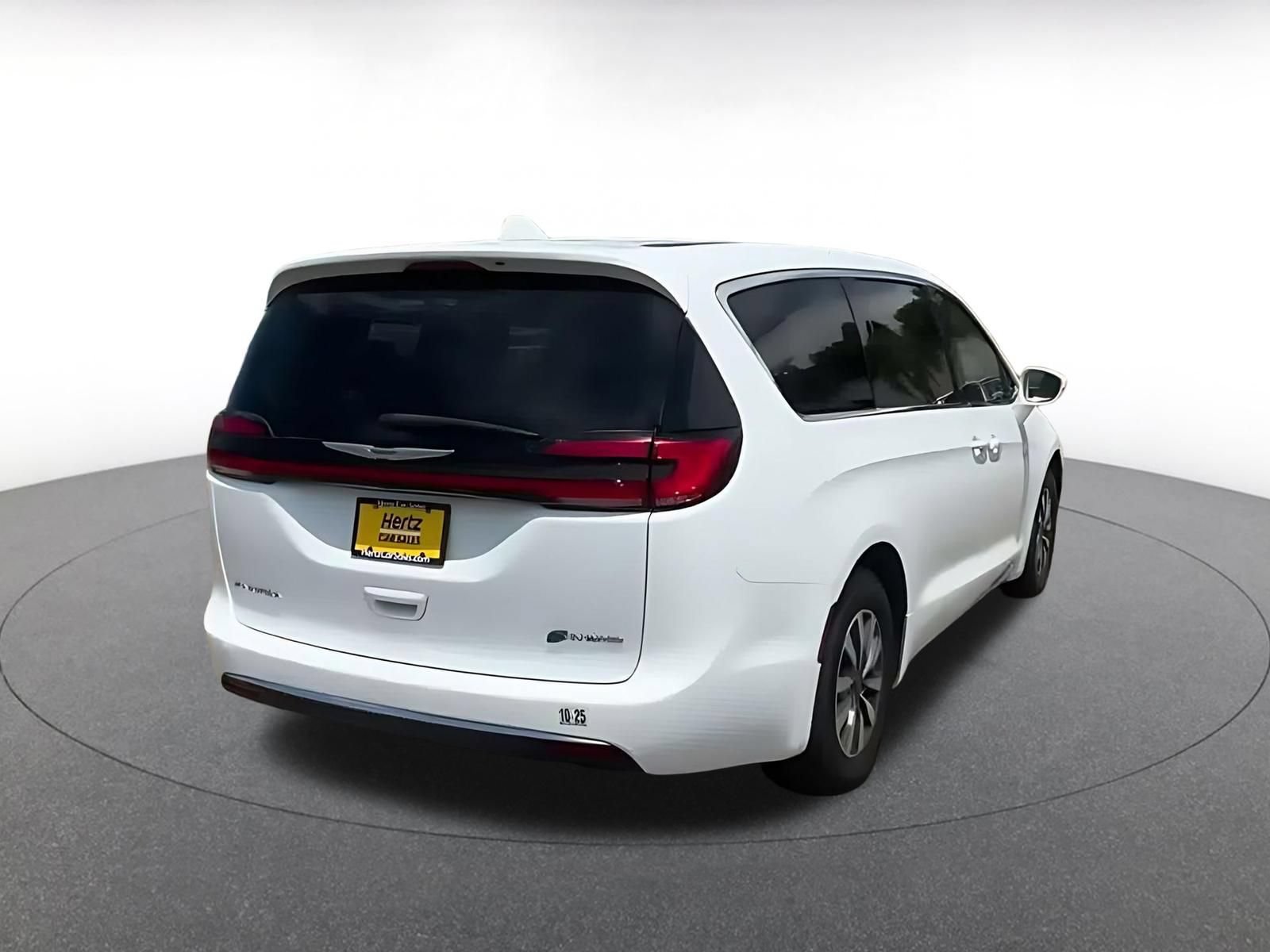 Used 2022 Chrysler Pacifica Touring-L FWD image 14