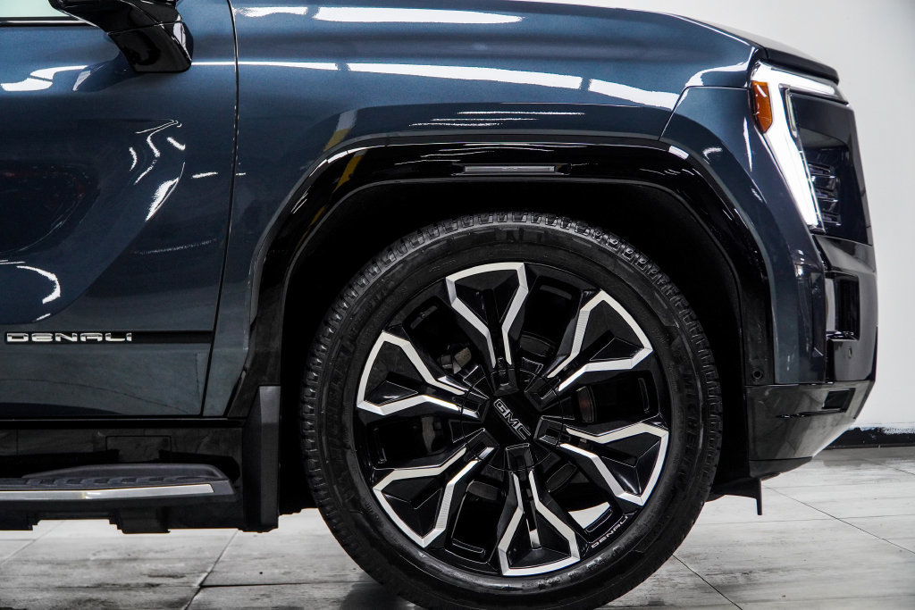 Used 2025 GMC Sierra EV Denali AWD/4WD image 12