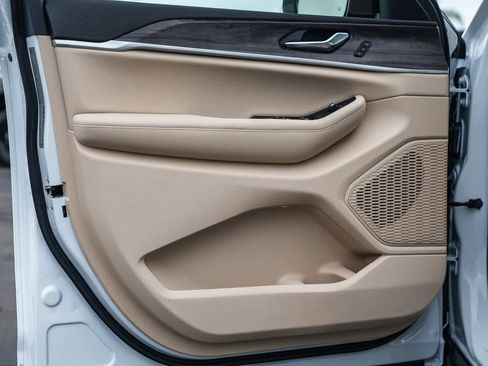 New 2025 Jeep Grand Cherokee L Limited image 22