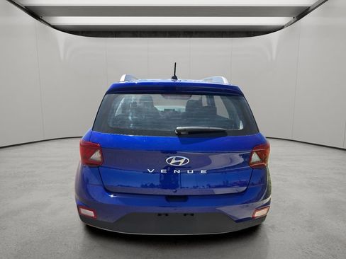 Used 2025 Hyundai Venue Limited FWD image 4