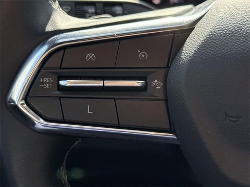 Used 2024 Chevrolet Traverse LT image 32