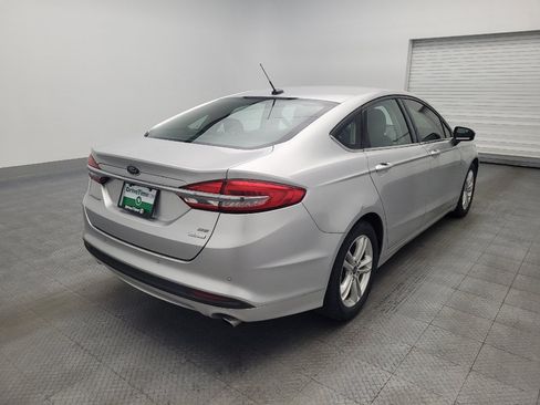 Used 2018 Ford Fusion SE w/ Fusion SE Technology Package FWD image 9