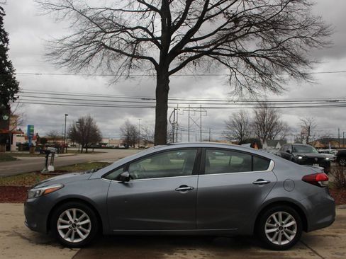 Used 2017 Kia Forte S w/ S Technology Package image 6