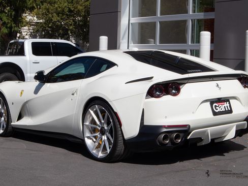 Used 2018 Ferrari 812 Superfast RWD image 3
