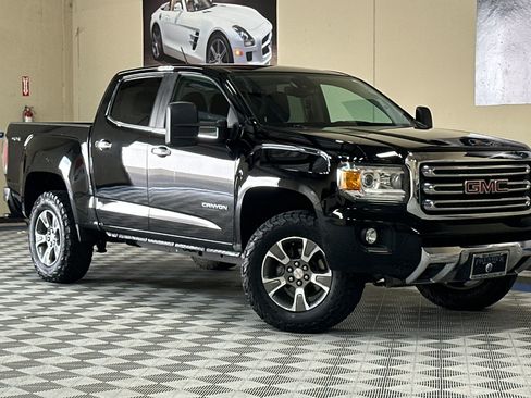 Used 2015 GMC Canyon SLT w/ Driver Alert Package image 2