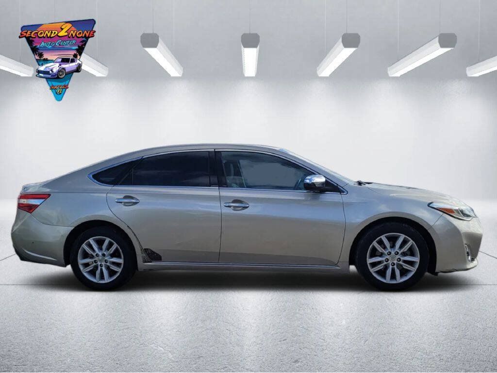 Used 2013 Toyota Avalon XLE FWD image 4