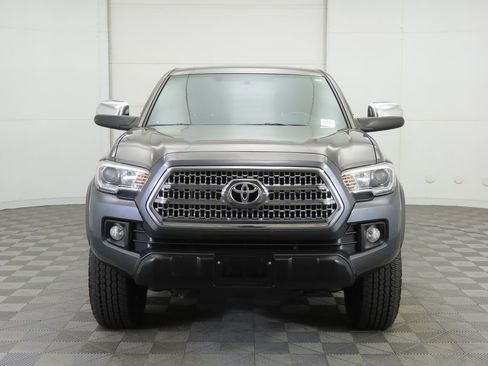 Used 2017 Toyota Tacoma TRD Off-Road w/ Premium & Technology Package image 2