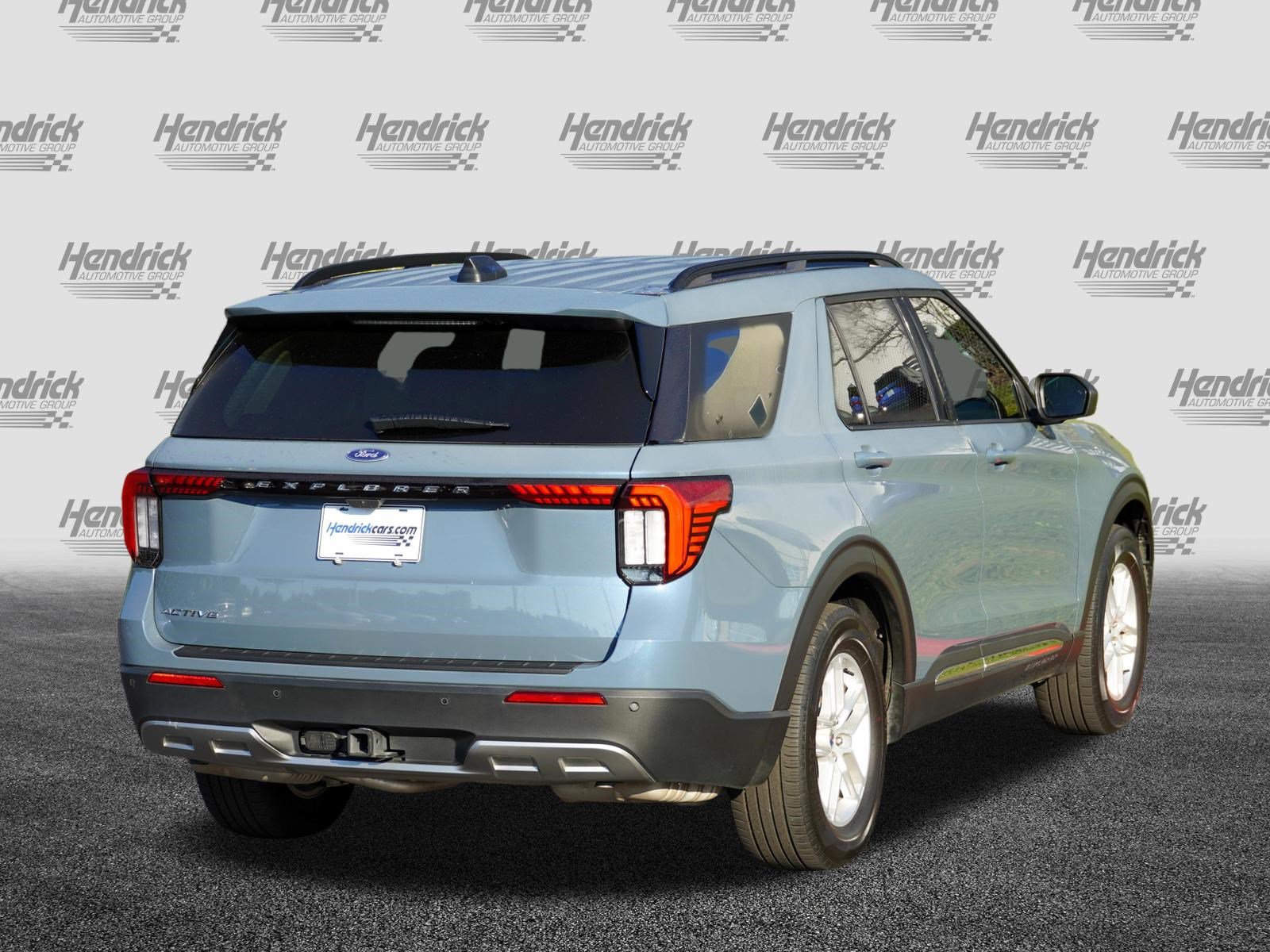 Used 2025 Ford Explorer Active w/ Active Comfort Package RWD image 8