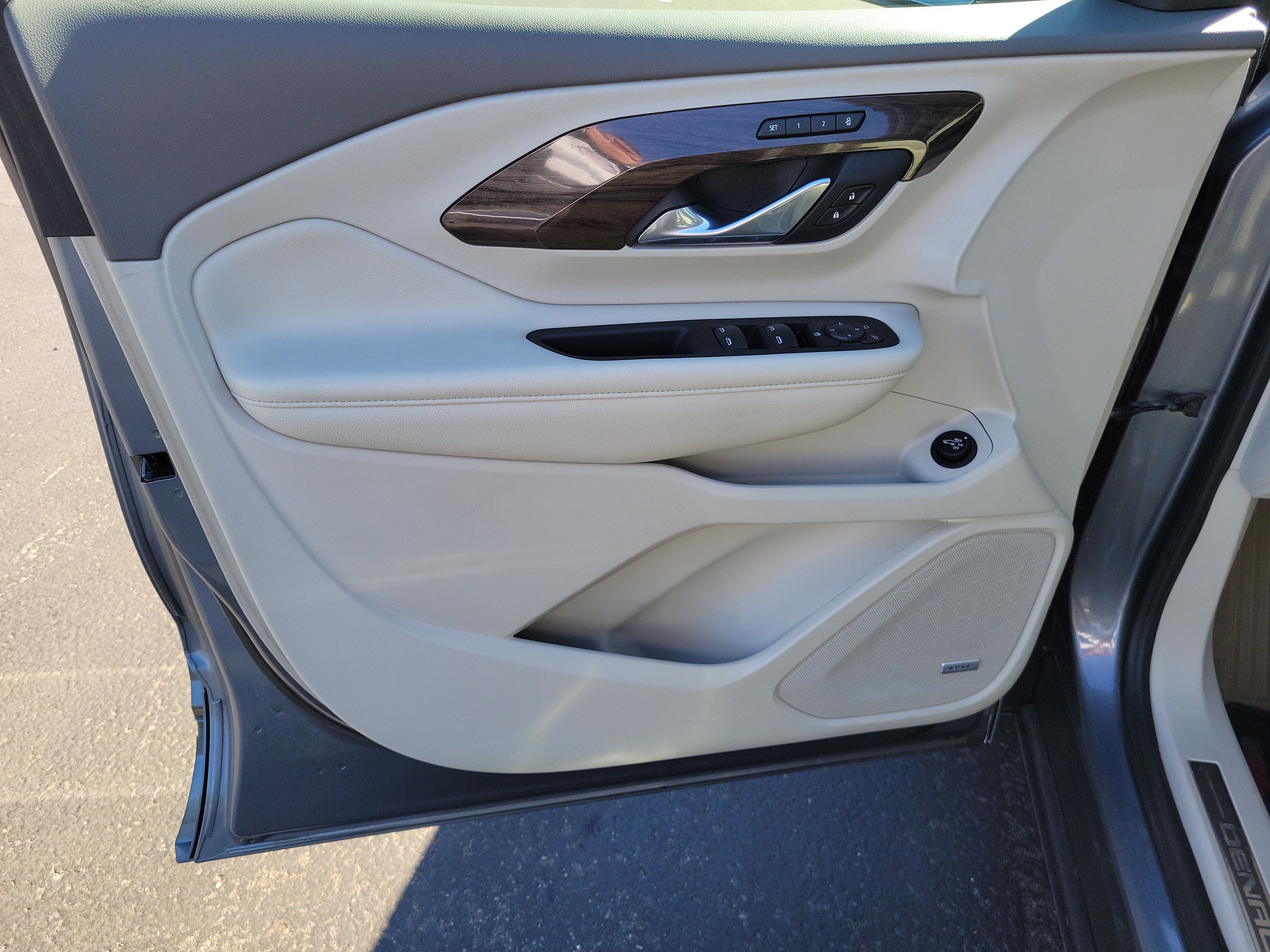 Used 2020 GMC Terrain Denali w/ Denali Premium Package FWD image 19