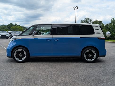 Used 2025 Volkswagen ID. Buzz Pro S Plus RWD image 6