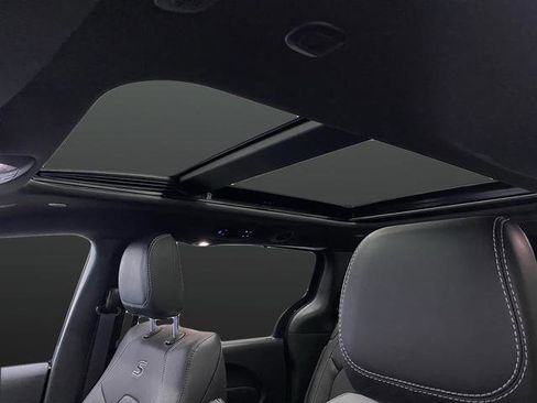 New 2026 Chrysler Pacifica Select w/ S Appearance Package image 7