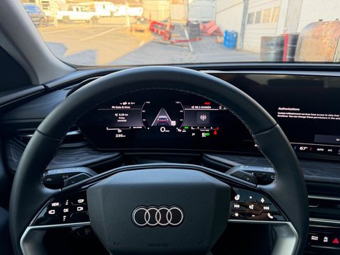 Used 2025 Audi Q5 Premium Plus w/ Premium Plus AWD/4WD image 9