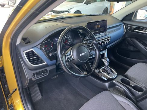 Certified 2022 Kia Seltos S FWD image 6