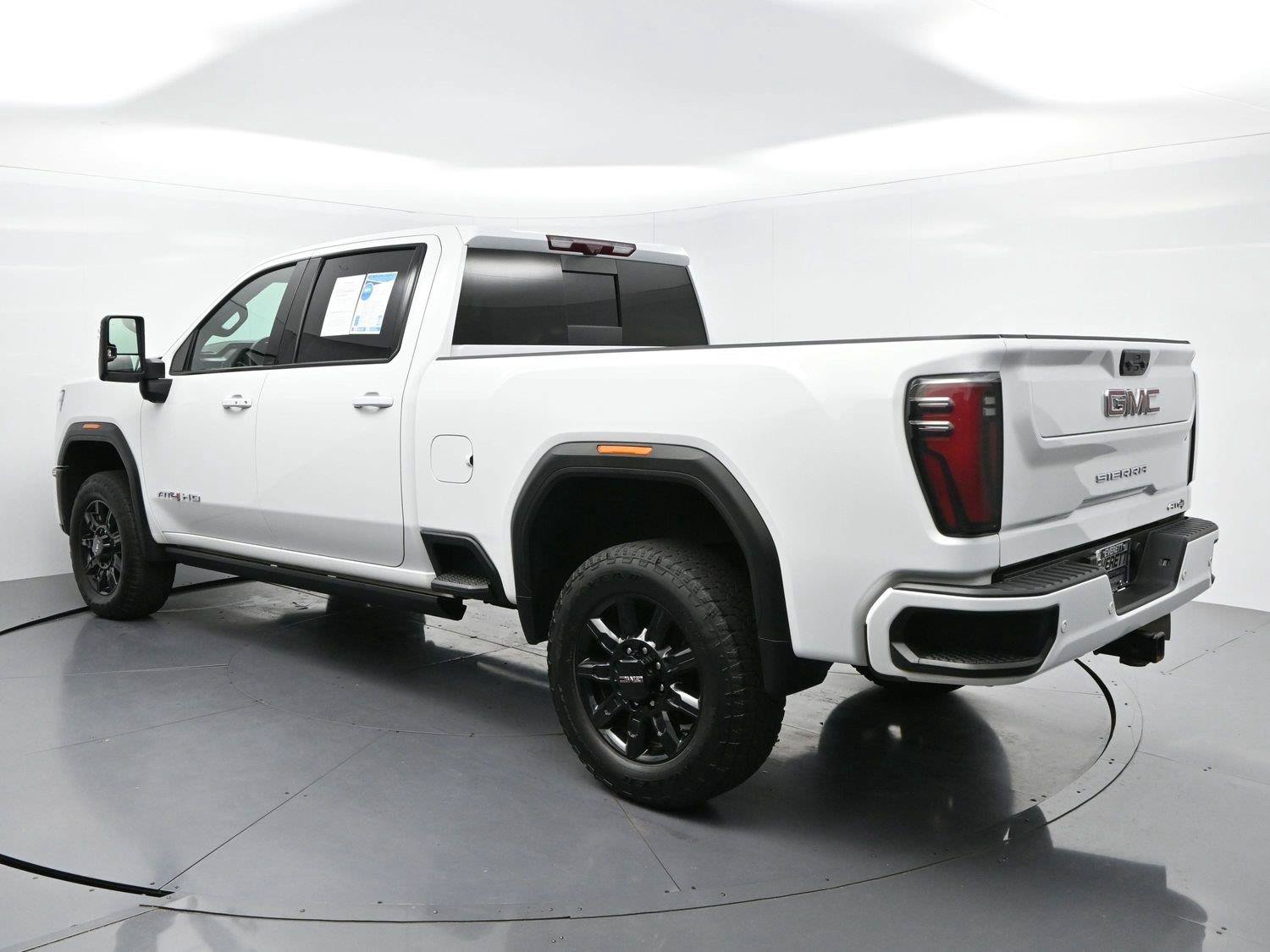 Used 2024 GMC Sierra 2500 AT4 w/ AT4 Premium Plus Package AWD/4WD image 5