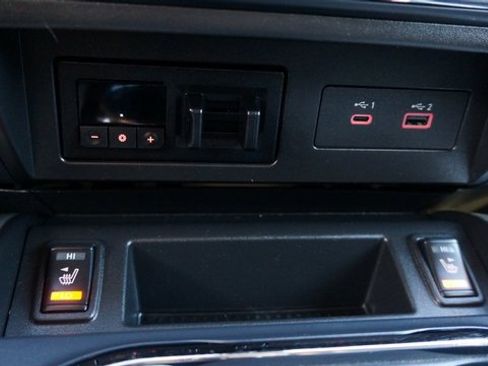 Used 2024 Nissan Titan SV w/ SV Convenience Package image 20