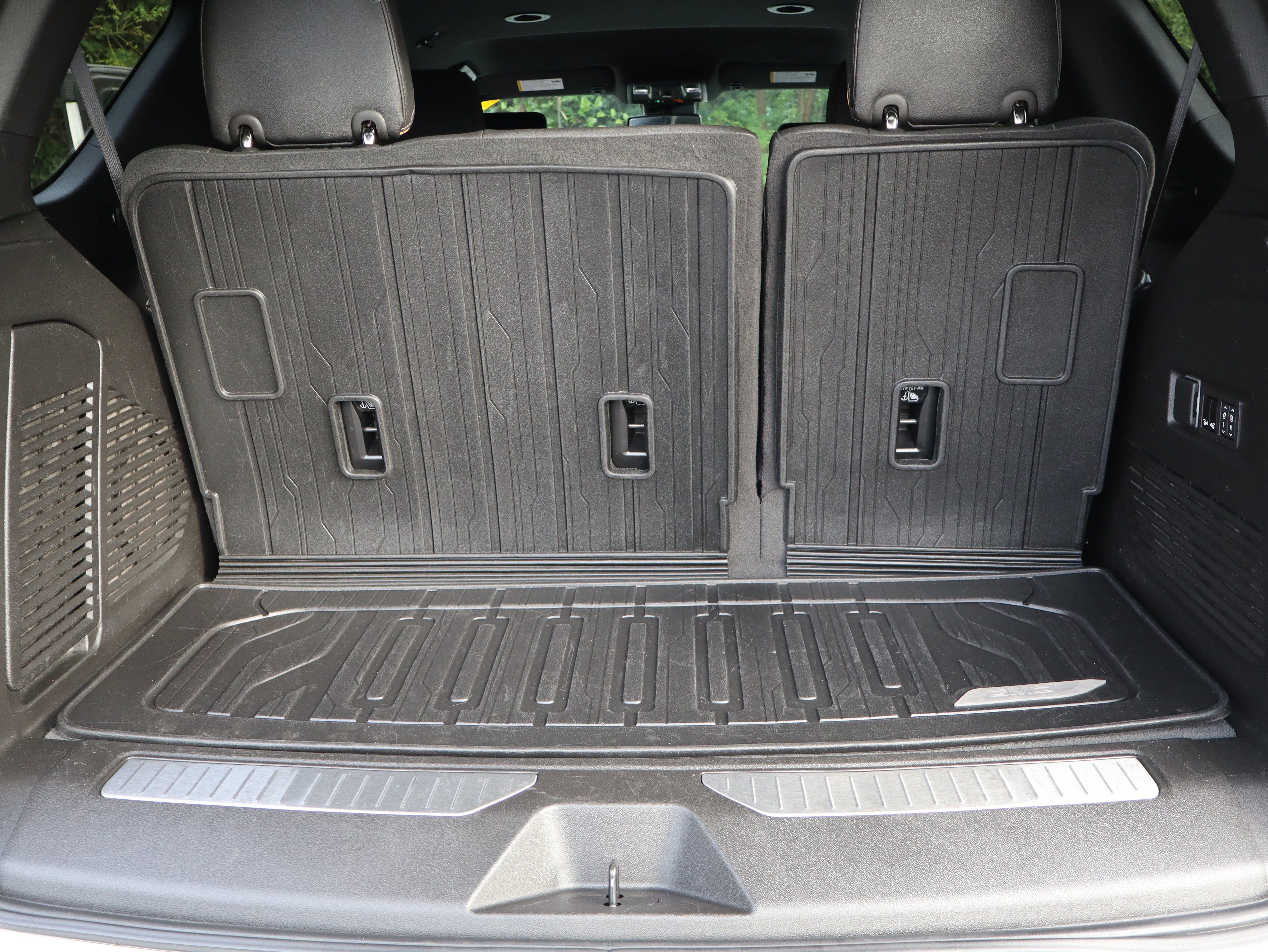 Used 2024 GMC Yukon AT4 w/ Technology Package AWD/4WD image 45