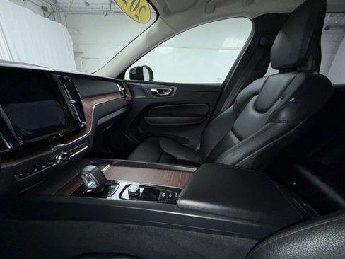 Used 2023 Volvo XC60 B5 Plus w/ Climate Package AWD/4WD image 9
