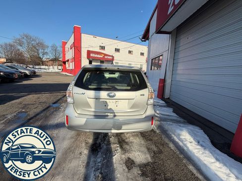 Used 2012 Toyota Prius V Five image 9