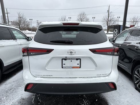 Used 2024 Toyota Highlander XLE image 6