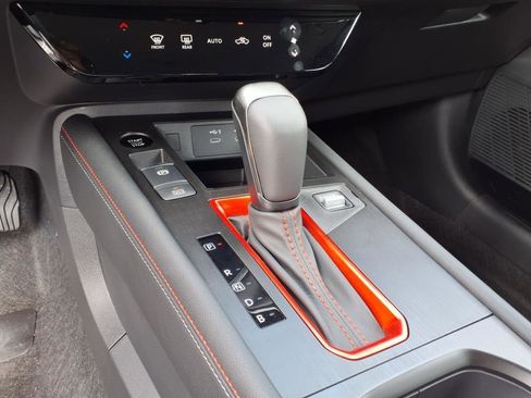 New 2025 Nissan Kicks SR image 9