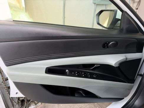 Used 2025 Hyundai Elantra Limited image 20