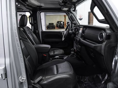 Used 2022 Jeep Wrangler Unlimited Sahara w/ Cold Weather Group AWD/4WD image 38
