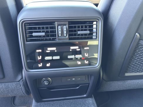 Used 2024 Porsche Cayenne S AWD/4WD image 24