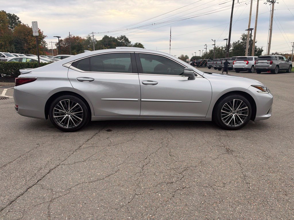 Used 2025 Lexus ES 300h w/ Premium Package FWD image 8