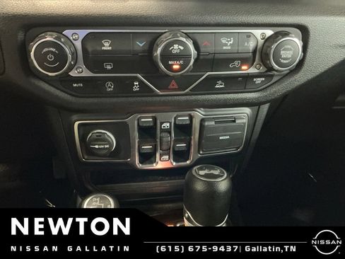 Used 2024 Jeep Wrangler Unlimited Sport AWD/4WD image 31