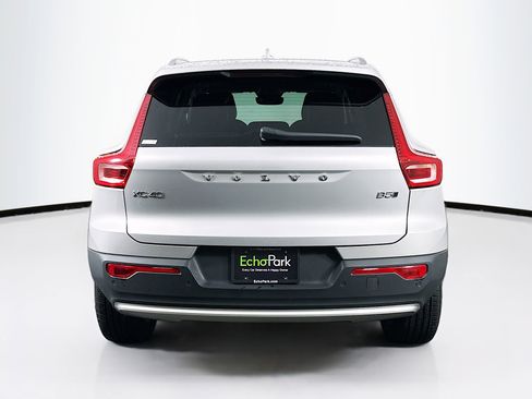 Used 2025 Volvo XC40 B5 Plus image 7