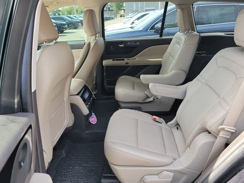 Used 2022 Lincoln Aviator Reserve RWD image 16