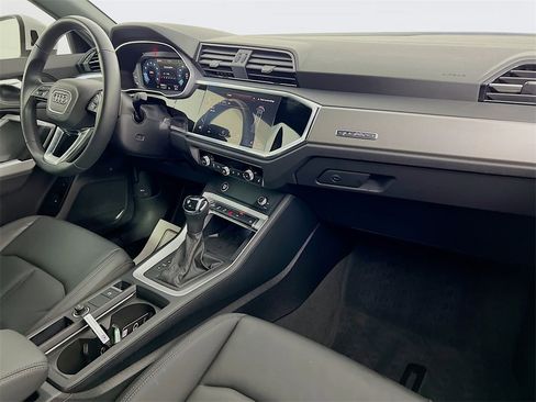 Used 2024 Audi Q3 2.0T Premium w/ Convenience Package image 28