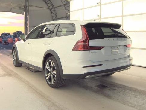 Certified 2025 Volvo V60 B5 Cross Country Plus image 3