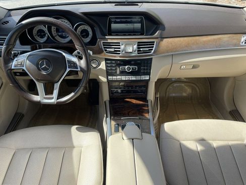 Used 2014 Mercedes-Benz E 550 4MATIC Sedan image 12