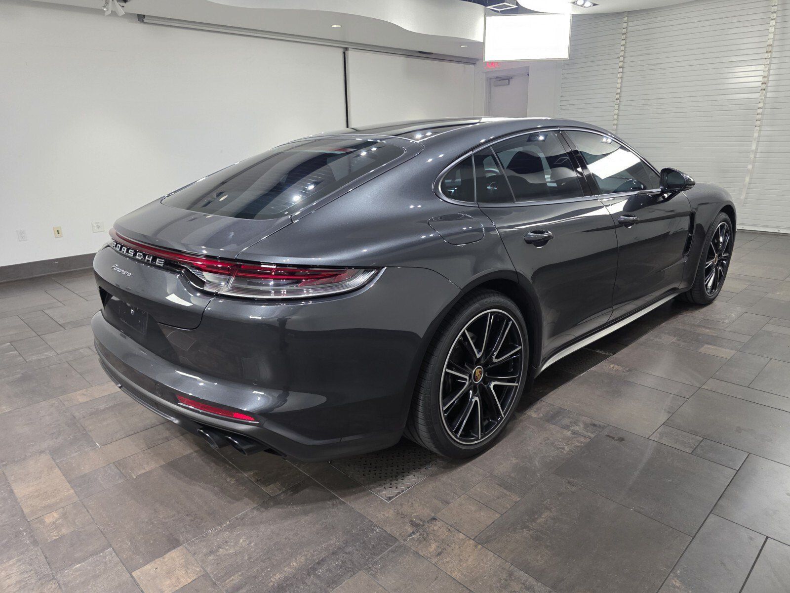 Used 2023 Porsche Panamera RWD image 25