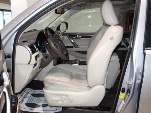 Used 2015 Lexus GX 460 w/ Premium Package AWD/4WD image 28