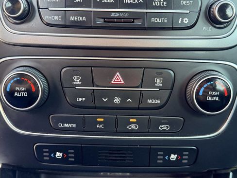 Used 2014 Kia Sorento SX image 21