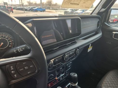 New 2026 Jeep Gladiator Mojave image 15