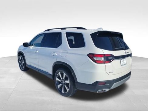 Certified 2025 Honda Pilot Touring image 3
