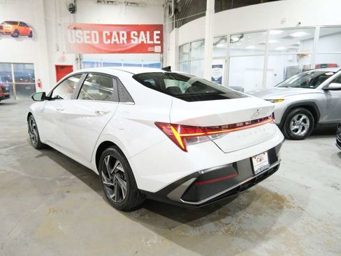 Used 2025 Hyundai Elantra SEL image 8
