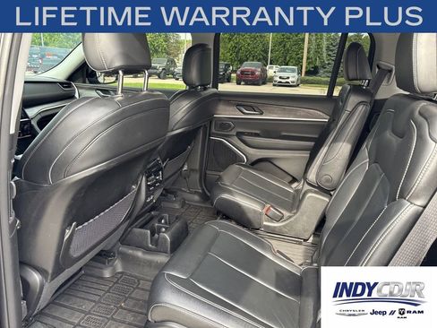 Used 2023 Jeep Grand Cherokee L Limited w/ Black Appearance Package AWD/4WD image 9