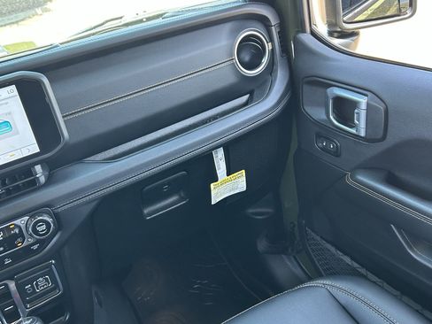 Used 2024 Jeep Wrangler Unlimited Sahara AWD/4WD image 19
