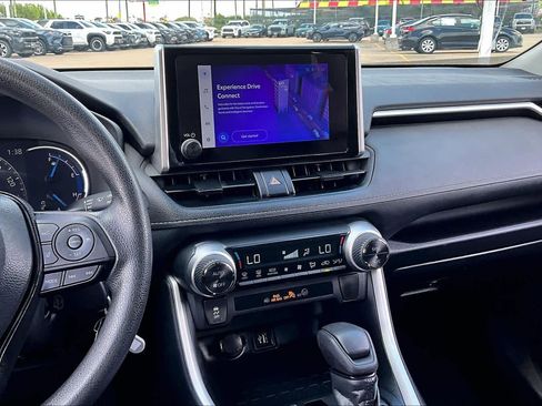 Used 2024 Toyota RAV4 LE AWD/4WD image 7