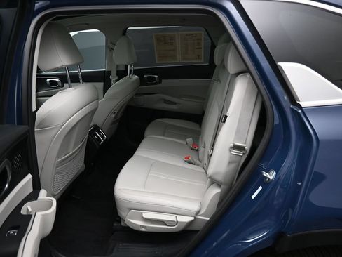 Used 2024 Kia Sorento S w/ Panoramic Sunroof Package FWD image 31