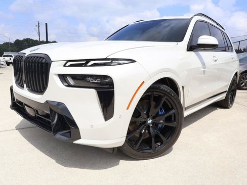 Used 2024 BMW X7 xDrive40i w/ M Sport Package AWD/4WD image 2